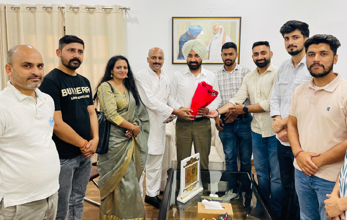 ਹਾਟੀ ਭਾਈਚਾਰੇ ਦੀ ਪਹਚਾਨ ਅਤੇ ਹੱਕਾਂ ਦੀ ਪੁਨਰਬਹਾਲੀ ਸਬੰਧੀ ਰਾਜ ਸਭਾ ਸਾਂਸਦ ਨਾਲ ਮਿਲਿਆ ਪ੍ਰਤੀਨਿਧੀ ਮੰਡਲ